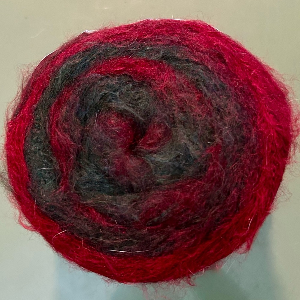 Red and green Christmas Fluffy wool blend Aran worsted weight 
Yarn cake